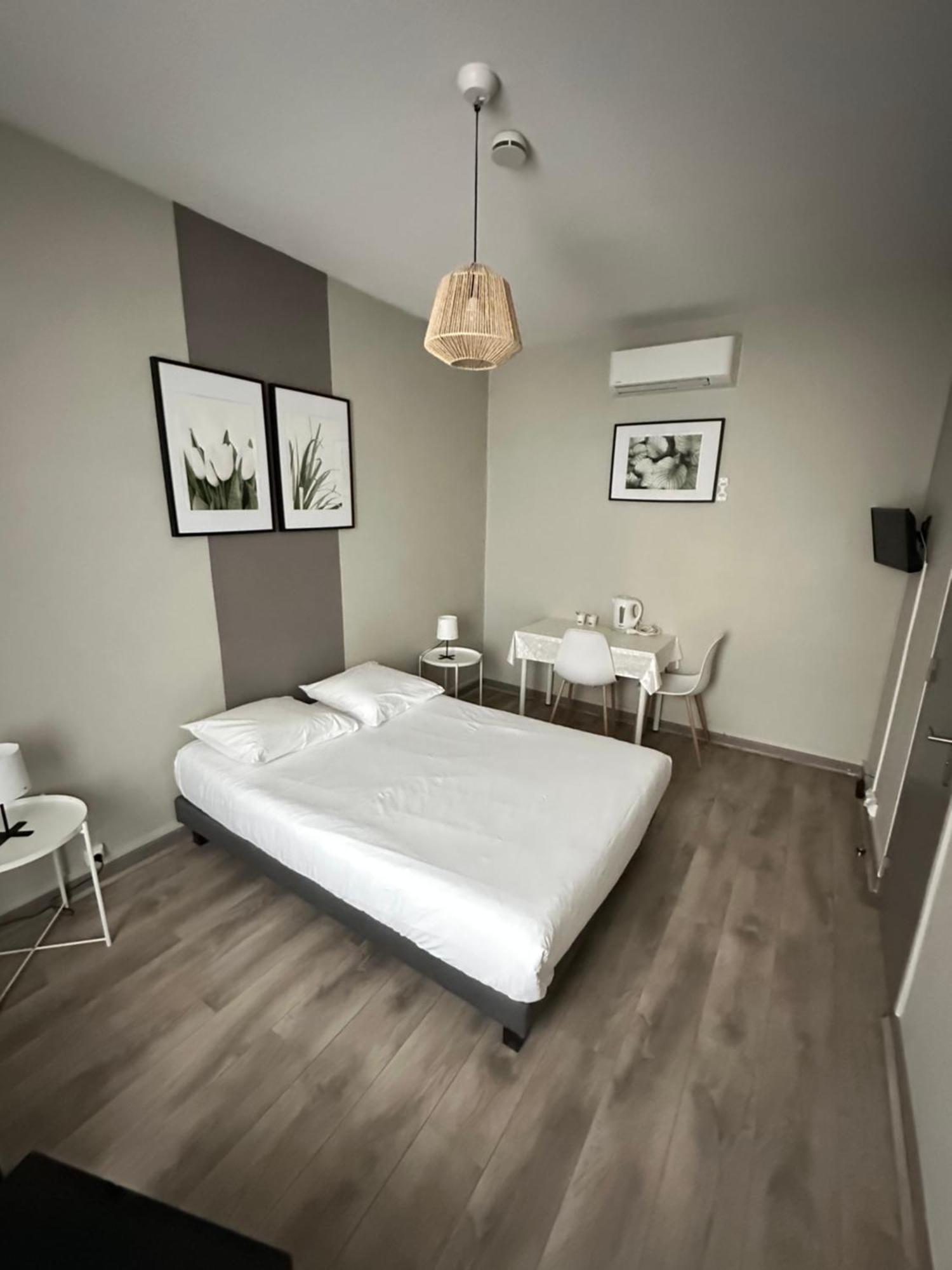 Le Relais De La Gare Hotell Dole Eksteriør bilde